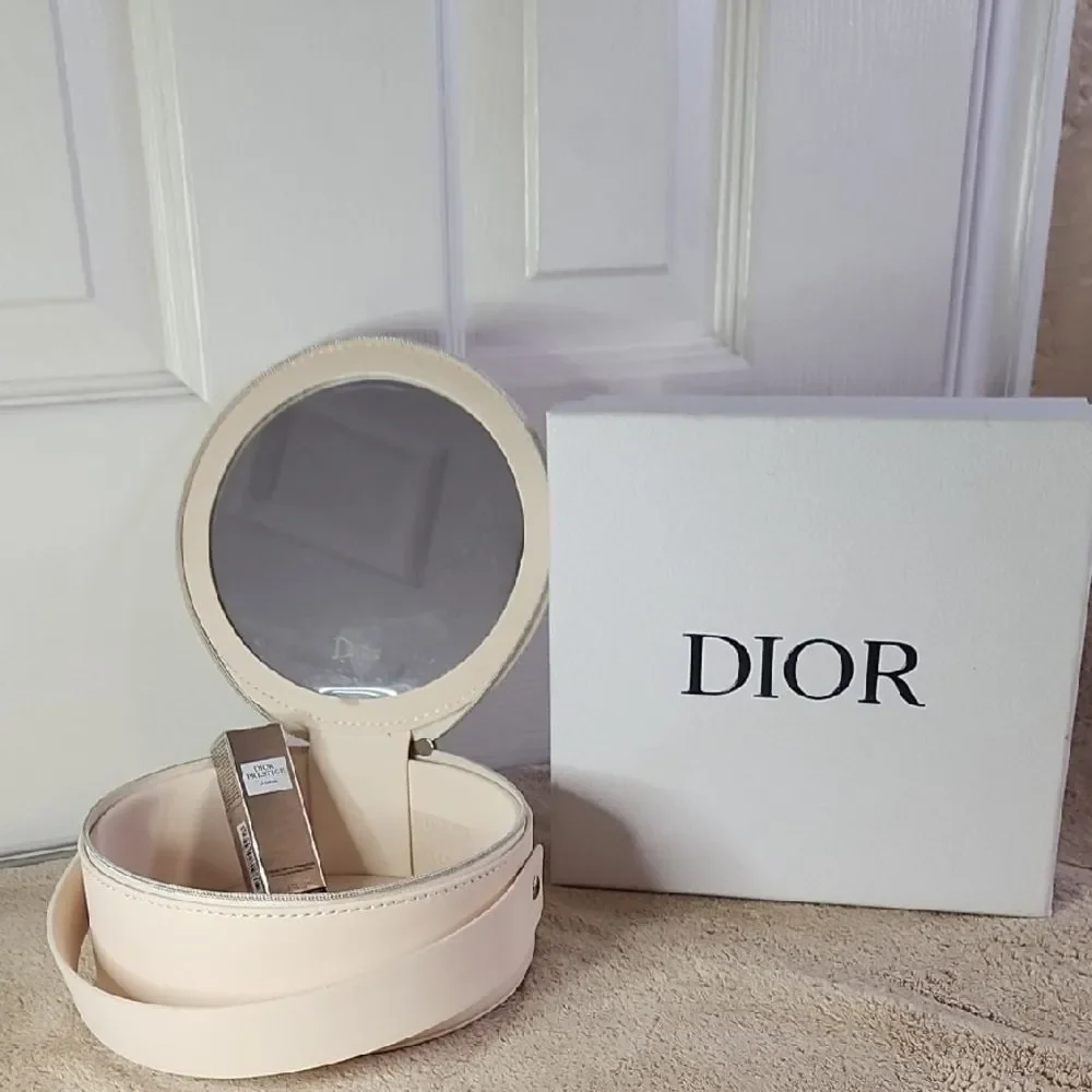 Dior Cream Mini Bag Chic and Compact - Picture 2 of 3